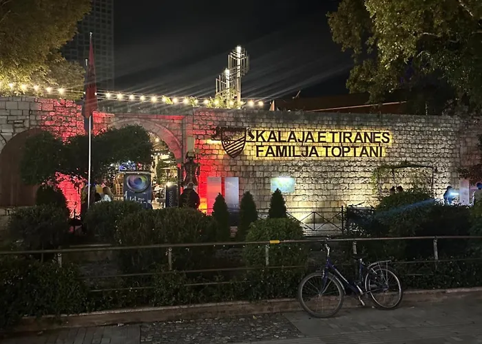 Hana 招待所 地拉那